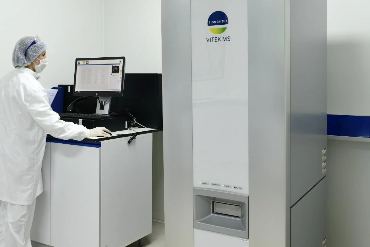 في معمل التدقيق الميكروبيولوجي؛